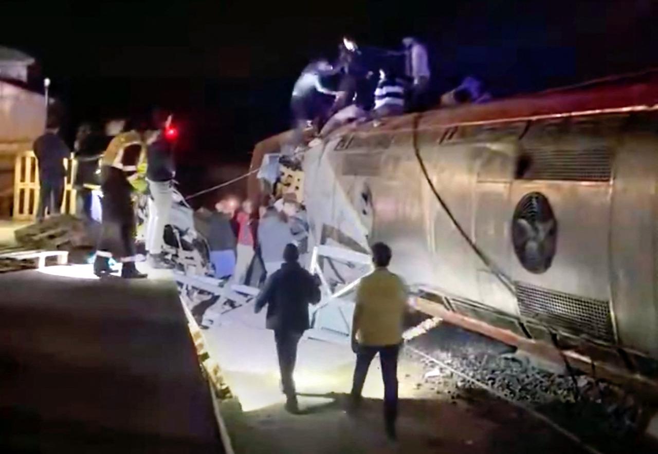 This video grab taken from UGC images shows emergency personnel working after a train accident in Adamuz, southern Spain, Jan. 18, 2026. (Photo by -UGC/@eleanorinthesky (via X)/AFP)