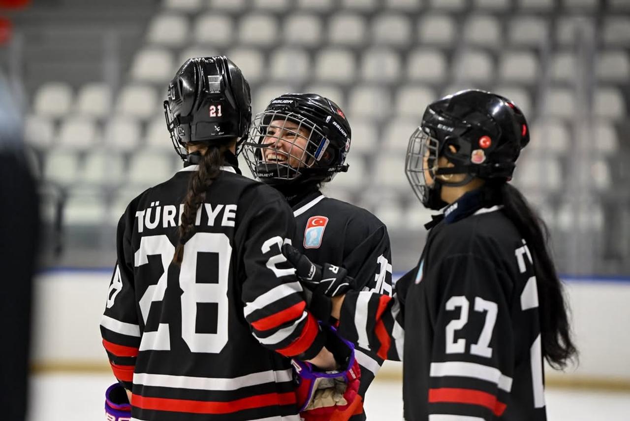 Türkiye U18 Women’s Ice Hockey National Team players train ahead of the World Championship at Zeytinburnu Buz Adasi in Istanbul, Türkiye, January 17, 2026. (Photo via Instagram / @tbhforgtr)