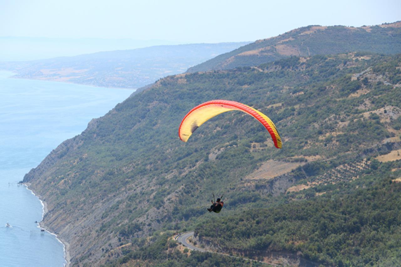 Türkiye's coastal village of Ucmakdere hosts nearly 35,000 paragliding flights