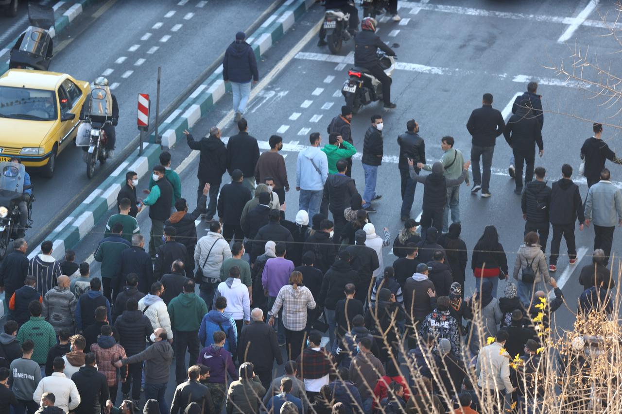 Shopkeepers and traders protest in the street against the economic conditions and Iran's embattled currency in Tehran on Dec. 29, 2025. (AFP Photo)