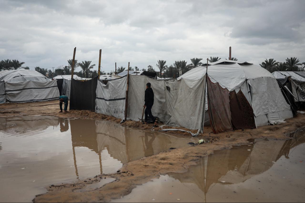 Palestinians battle with cold and rainy weather that causes large water puddles and floods the makeshift tents in Deir al Balah, Gaza, January 2, 2026. (AA Photo)