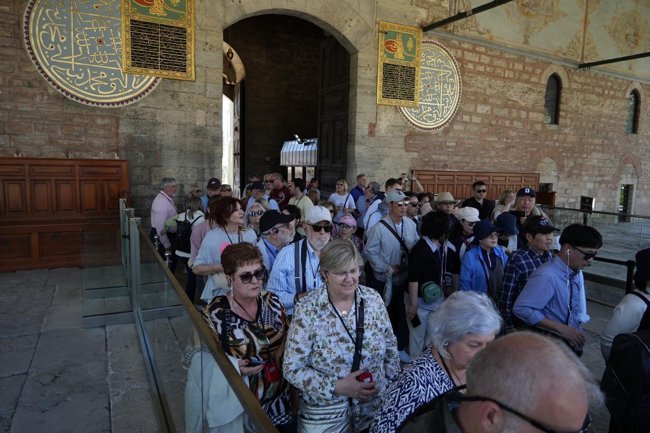 A crowd of visitors at Topkapi Palace, in Istanbul, Türkiye, April 6, 2024. (IHA Photo)