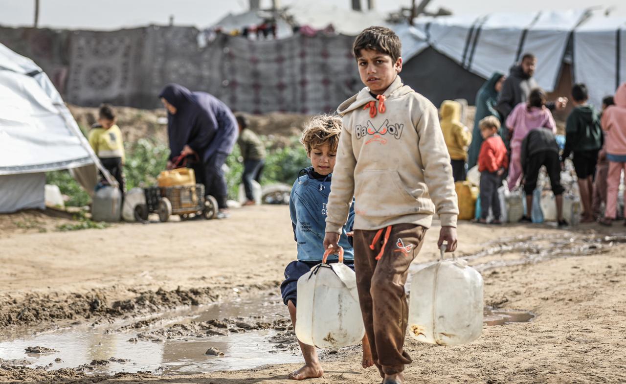Palestinians living in the Bureij Refugee Camp in the central Gaza Strip, where infrastructure has been severely damaged and a water crisis has emerged as a result of Israeli attacks, carry water distributed by water tankers to their living areas in jerry cans, in Deir al Balah, Gaza on January 01, 2025. (AA Photo)