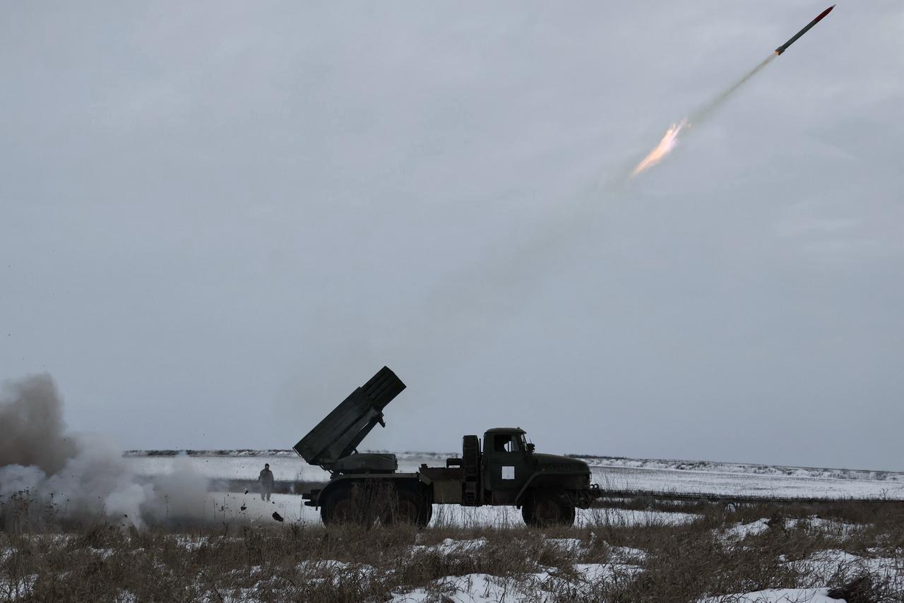 Photo shows Ukrainian servicemen firing a MLRS BM-21 "Grad" towards Russian positions at an undisclosed location in the Zaporizhzhia region, accessed on Jan. 2, 2026. (AFP Photo / 65th Mechanized Brigade of Ukrainian Armed Forces)