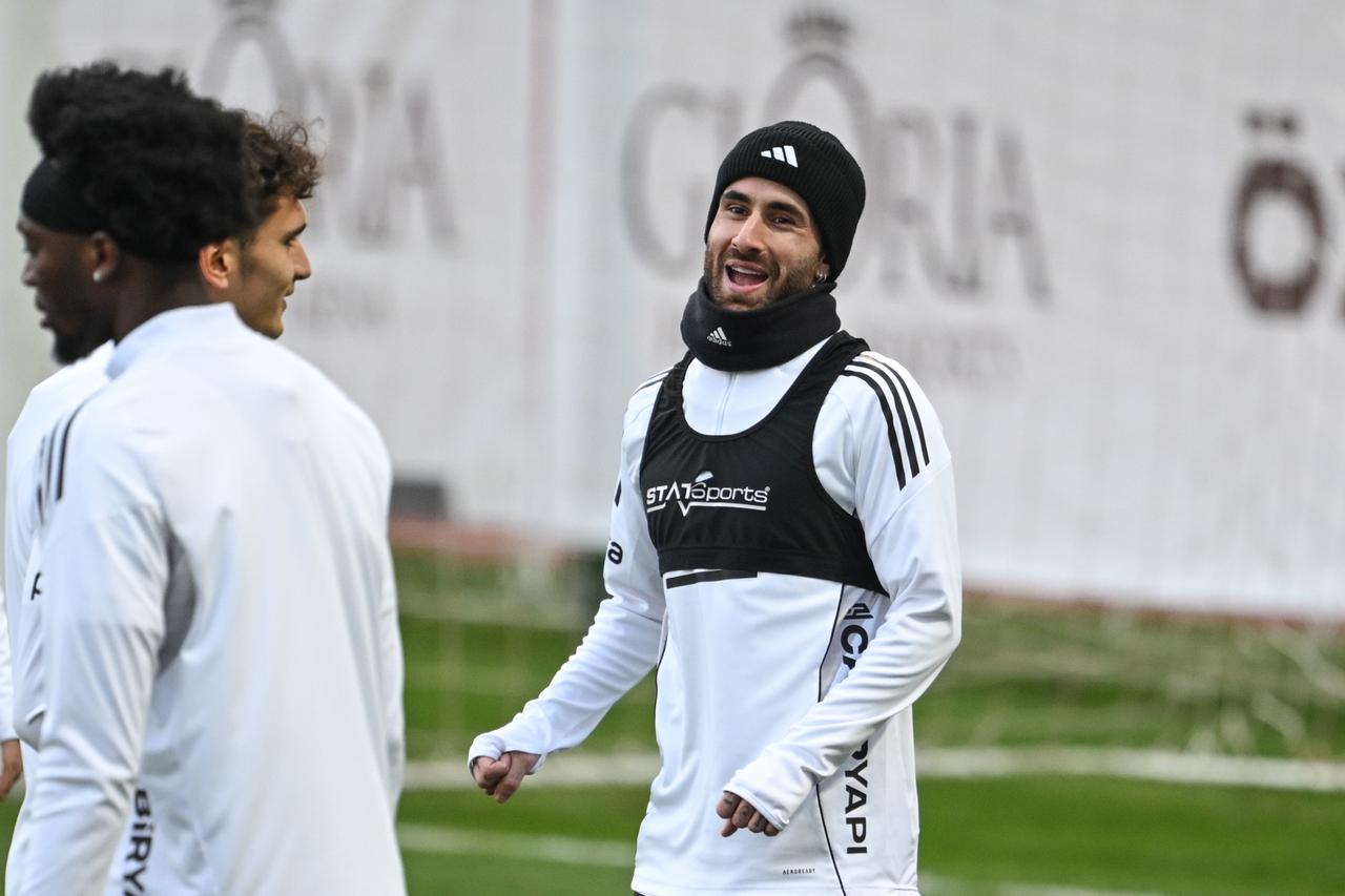 Benfica director lands in Istanbul as Rafa Silva talks with Besiktas move forward