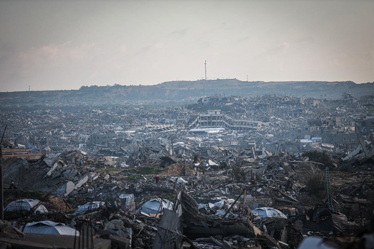 Displaced Palestinian families living in the Beit Lahia area in the northern Gaza Strip try to carry on with their daily lives under harsh conditions, Jan. 19, 2026. (AA Photo)