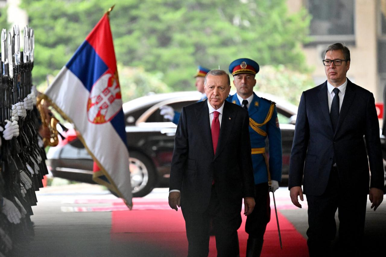 Serbian President Aleksandar Vucic (R) welcomes his Turkish counterpart Recep Tayyip Erdogan for a meeting in Belgrade on October 11, 2024.(AFP photo)