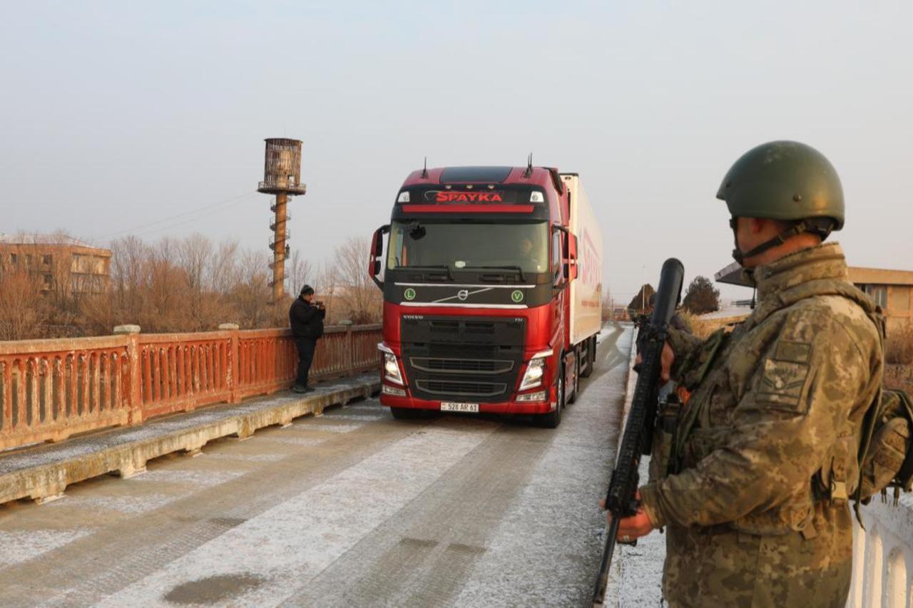 A truck crosses the Alican Border Gate in Igdir, Türkiye, February 11, 2023. (AA Photo)