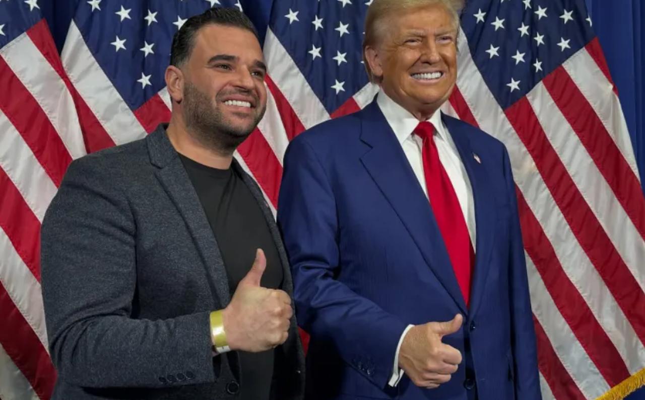 President Donald Trump with the Special Envoy to the Republic of Iraq ( Photo via Instgram / @mark_savaya )