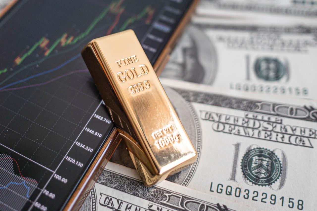 Gold inches toward $4,900 as US stocks tumble amid Greenland tensions