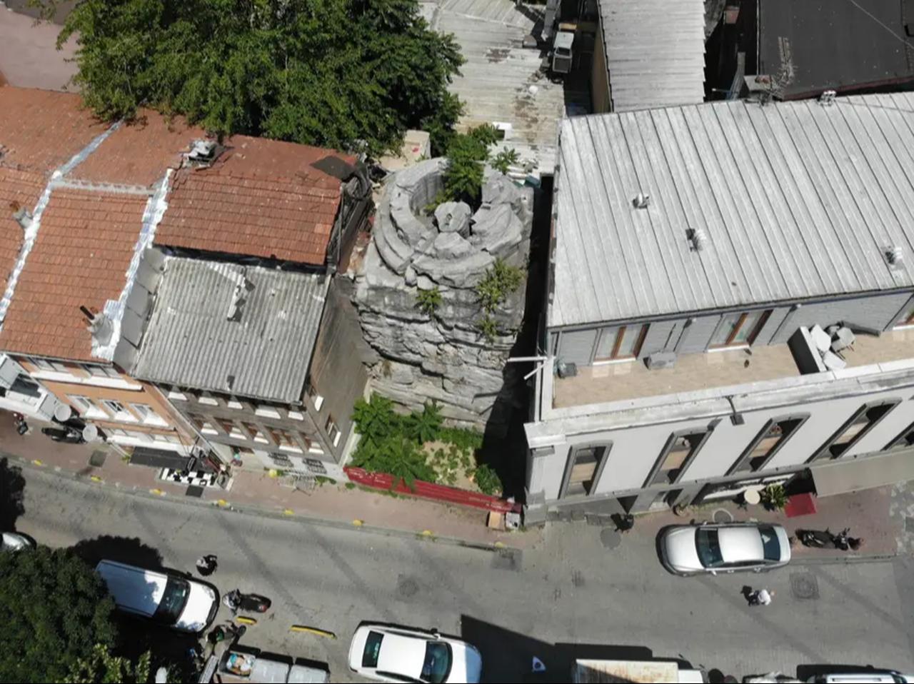 An aerial view shows the surviving base of the Column of Arcadius tightly enclosed between residential buildings on Haseki Kadin Street in Istanbul’s Fatih district, highlighting how modern urban development has surrounded the ancient Roman monument. (Photo via NTV)