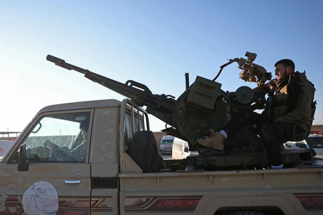 Members of Syrian security forces drive a vehicle mounted with a gun as they enter the Al-Hol camp in the desert region of Hasakah province on January 21, 2026. (AFP Photo)