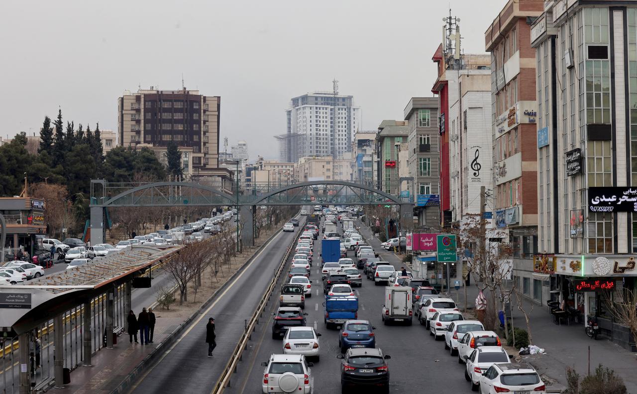 Traffic rolls along a main throughfare as daily life returns to the streets following nationwide protests, in the Iranian capital Tehran on January 19, 2026. (AFP Photo)