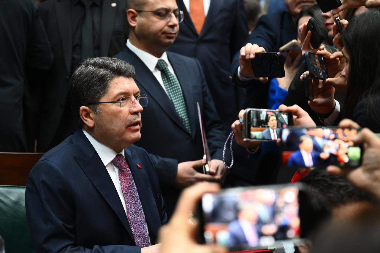 Türkiye detains 14 over SDF-linked attack on Turkish national flag near Syria border