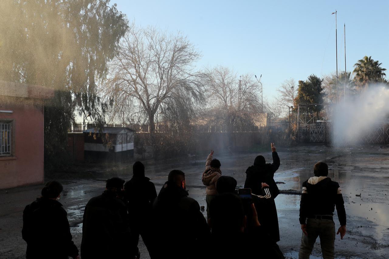 Turkish forces use water cannon to disperse YPG/SDF protesters on the Syrian side of the Nusaybin crossing with Türkiye, in Syria on January 20, 2026. (AFP Photo)