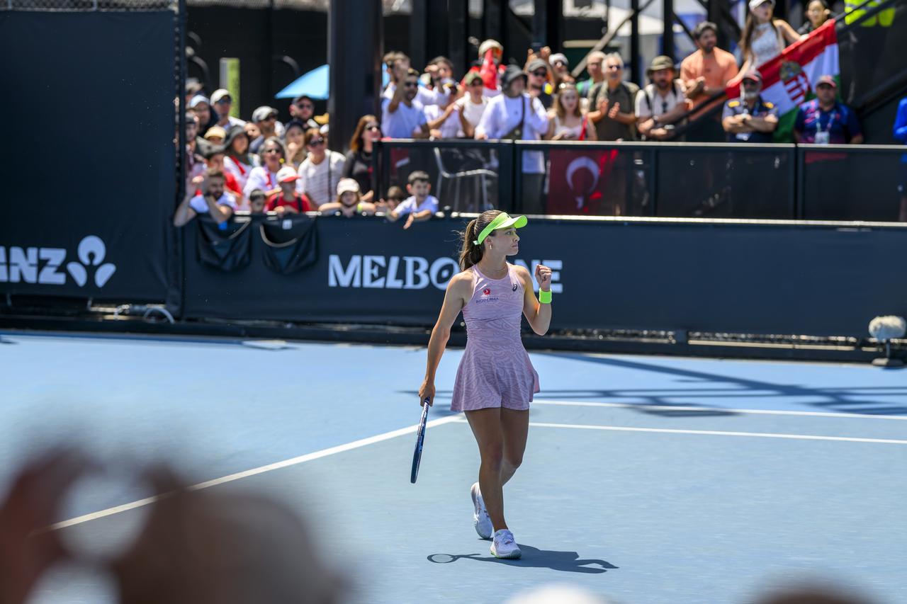 Zeynep Sonmez in action against Anna Bondar during round 2 of the Australian Open grand slam tennis tournament, Melbourne, Australia, January 21, 2026 (AA Photo)