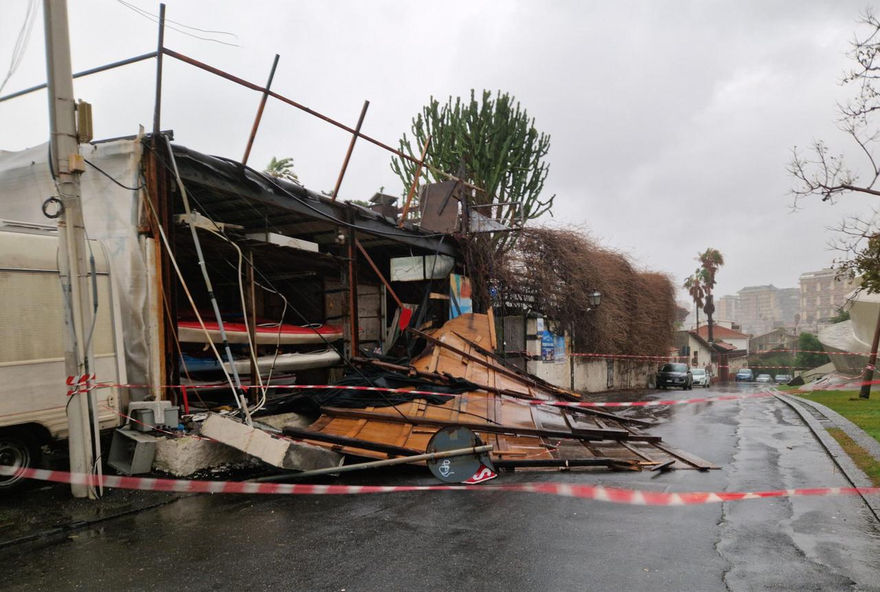 A collapsed coastal structure is cordoned off as emergency tape blocks access to a rain-soaked road following the storm. (Photo via palermo.gds.it)