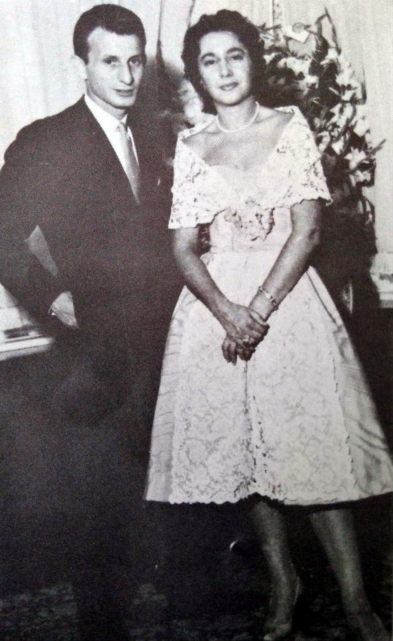 Haldun Dormen and Betul Mardin are pictured together in 1959, the year they were married. (Photo via T24)