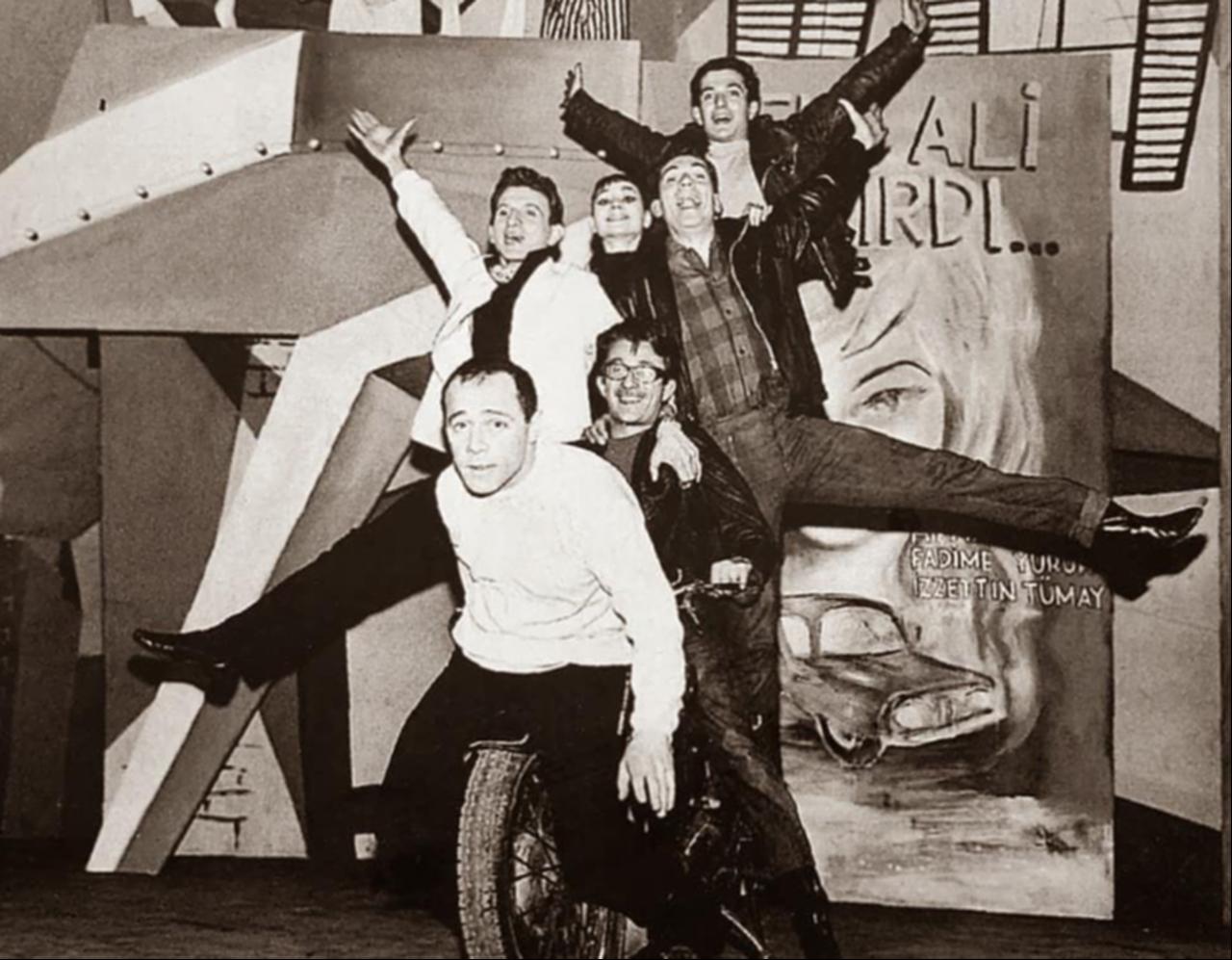 Members of the Dormen Theatre ensemble pose on stage in 1964, including (from left) Erol Keskin, Altan Erbulak, Haldun Dormen, Metin Serezli, Tulin Oral, and Basar Sabuncu. (Photo via T24)