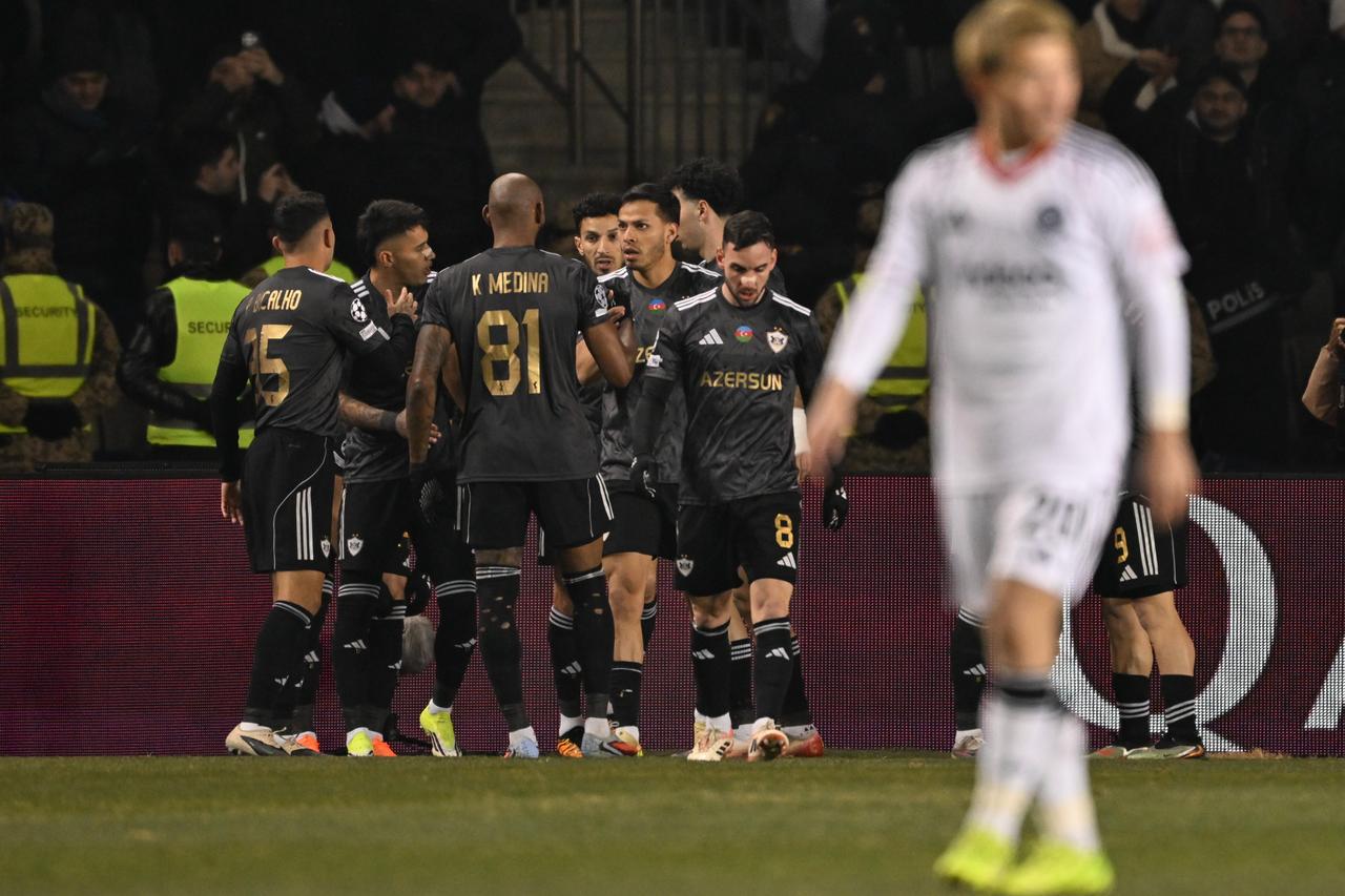 Stoppage-time goal lifts Qarabag past Eintracht Frankfurt in Champions League