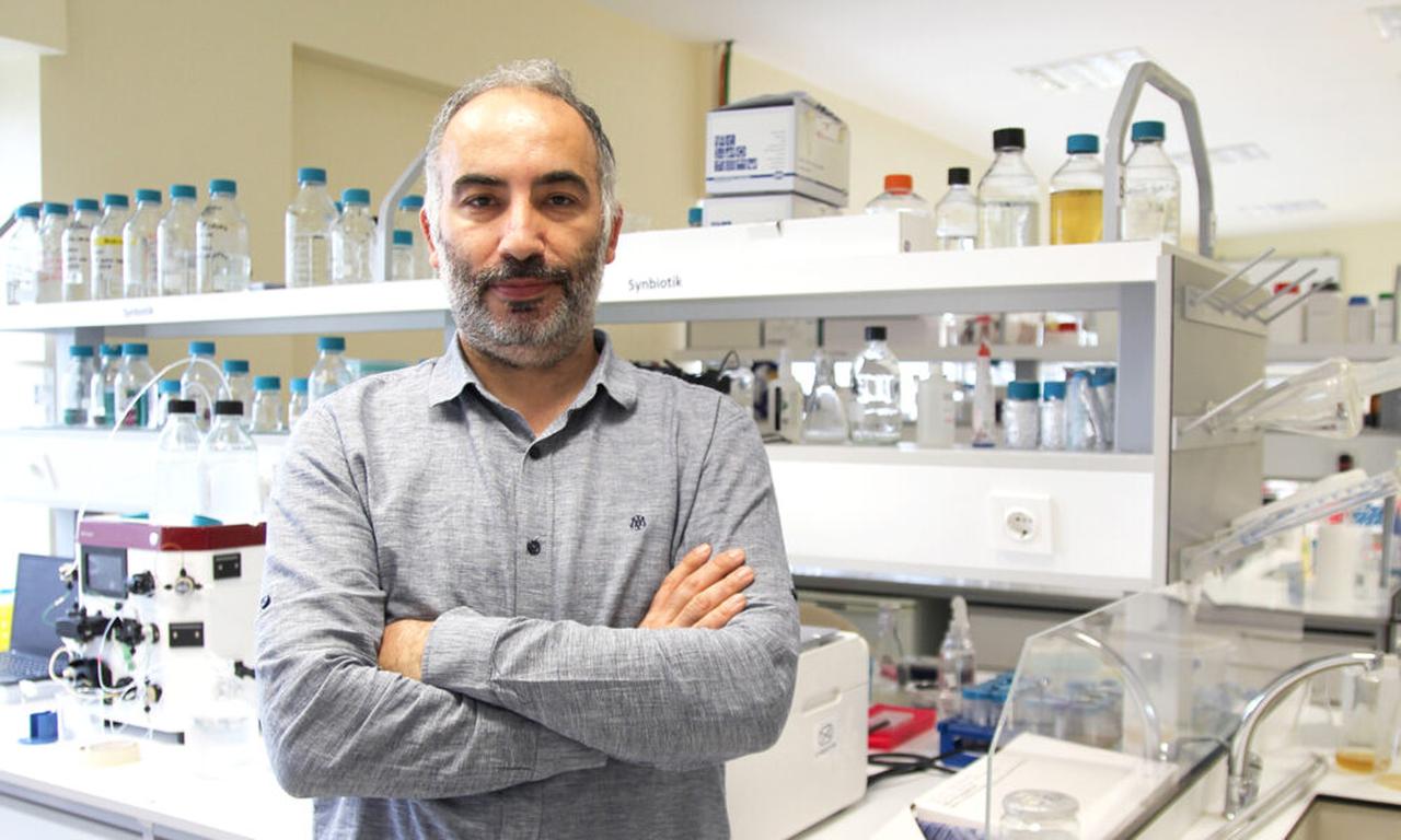 Dr. Urartu Seker stands in a laboratory facility at Bilkent University in Ankara, Türkiye, Jan. 2026. (Courtesy of Bilkent University)