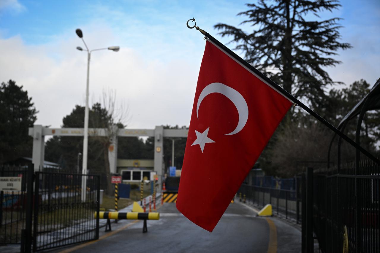 Türkiye prepared for 'all scenarios' in Syria as US closes 15-year SDF chapter: Columnist