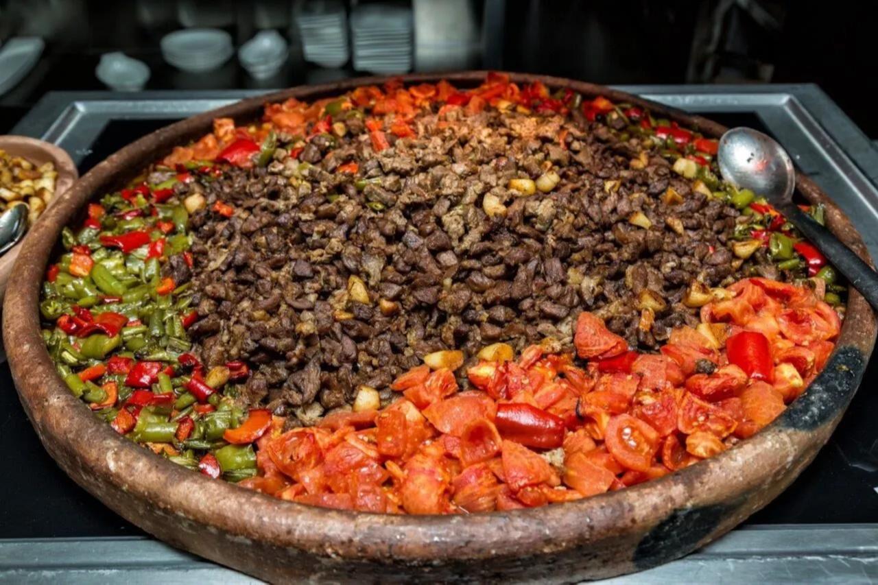 How to make ‘Eli Bogrunde’ at home, a signature tray kebab from Türkiye