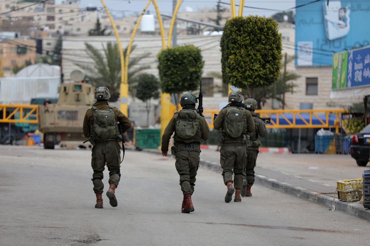 Israeli forces continue a military operation for a fourth day in Hebron, West Bank, deploying reinforcements to several neighborhoods, on Jan. 22, 2026. (AA Photo)