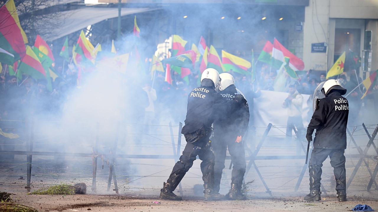 Belgian police use tear gas and water cannons to disperse a group of YPG/SDF supporters causing disturbances in front of the European Parliament building while waving flags symbolizing the group in Brussels, Belgium, Jan. 21, 2026. (AA Photo)