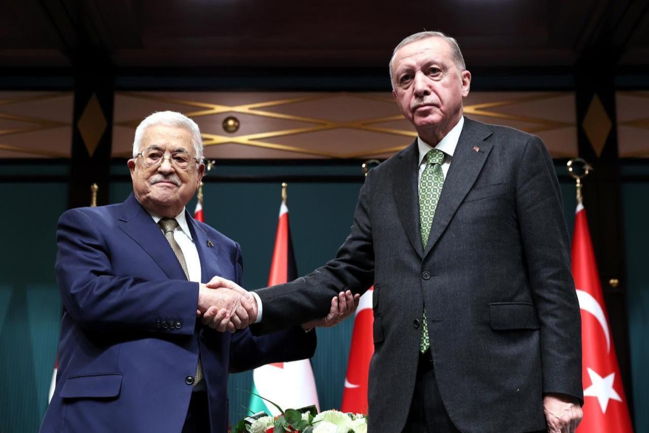 President Erdogan (R) and Palestinian President Mahmud Abbas (L) hold a joint press conference after their meeting at the Presidential Complex in Ankara, Türkiye, March 05, 2024. (AA Photo)
