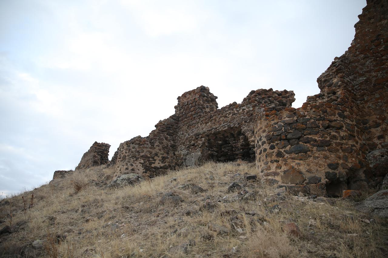 The castle, known to have been built during the Eastern Roman period and located at an altitude of approximately 1,830 meters, is believed to have been used for defensive and military purposes throughout history. Nigde, Türkiye, January 24, 2025. (AA Photo)