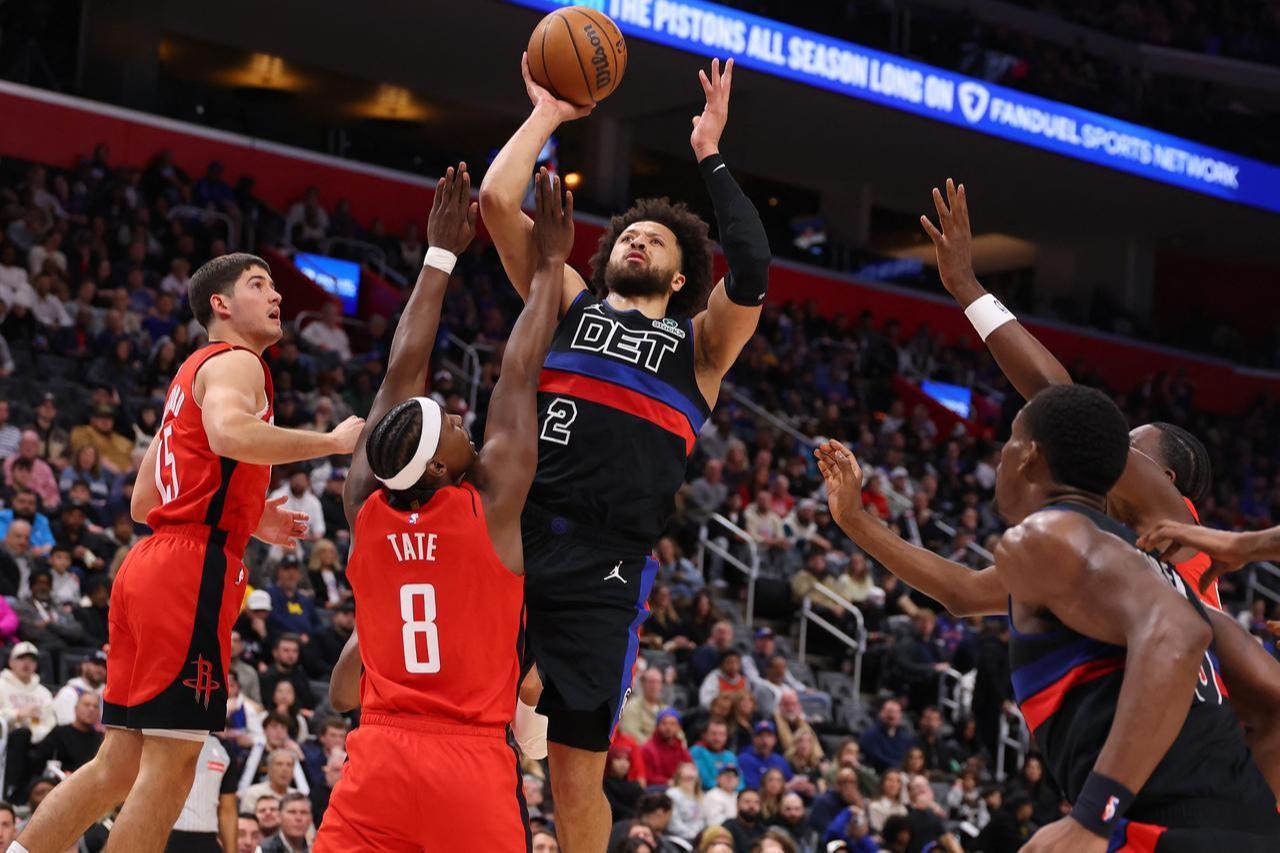 Cade Cunningham #2 of the Detroit Pistons drives to the basket against Jae'sean Tate #8 of the Houston Rockets during the first half at Little Caesars Arena in Detroit, Michigan, January 23, 2026. (AFP Photo)