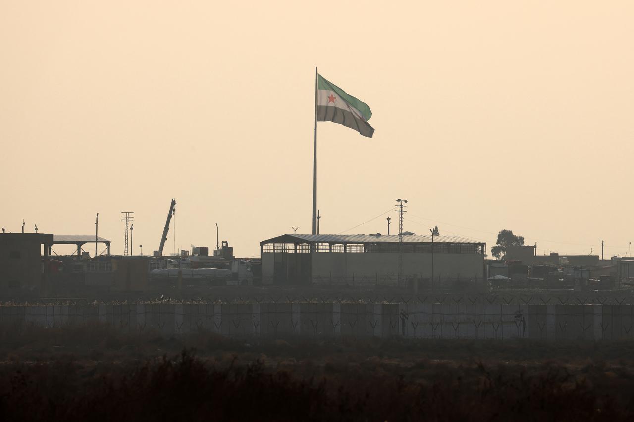 Syria's national flag is pictured near the Iraqi-Syrian border, in Al-Qaim, west of Iraq, on January 23, 2026. (AFP Photo)
