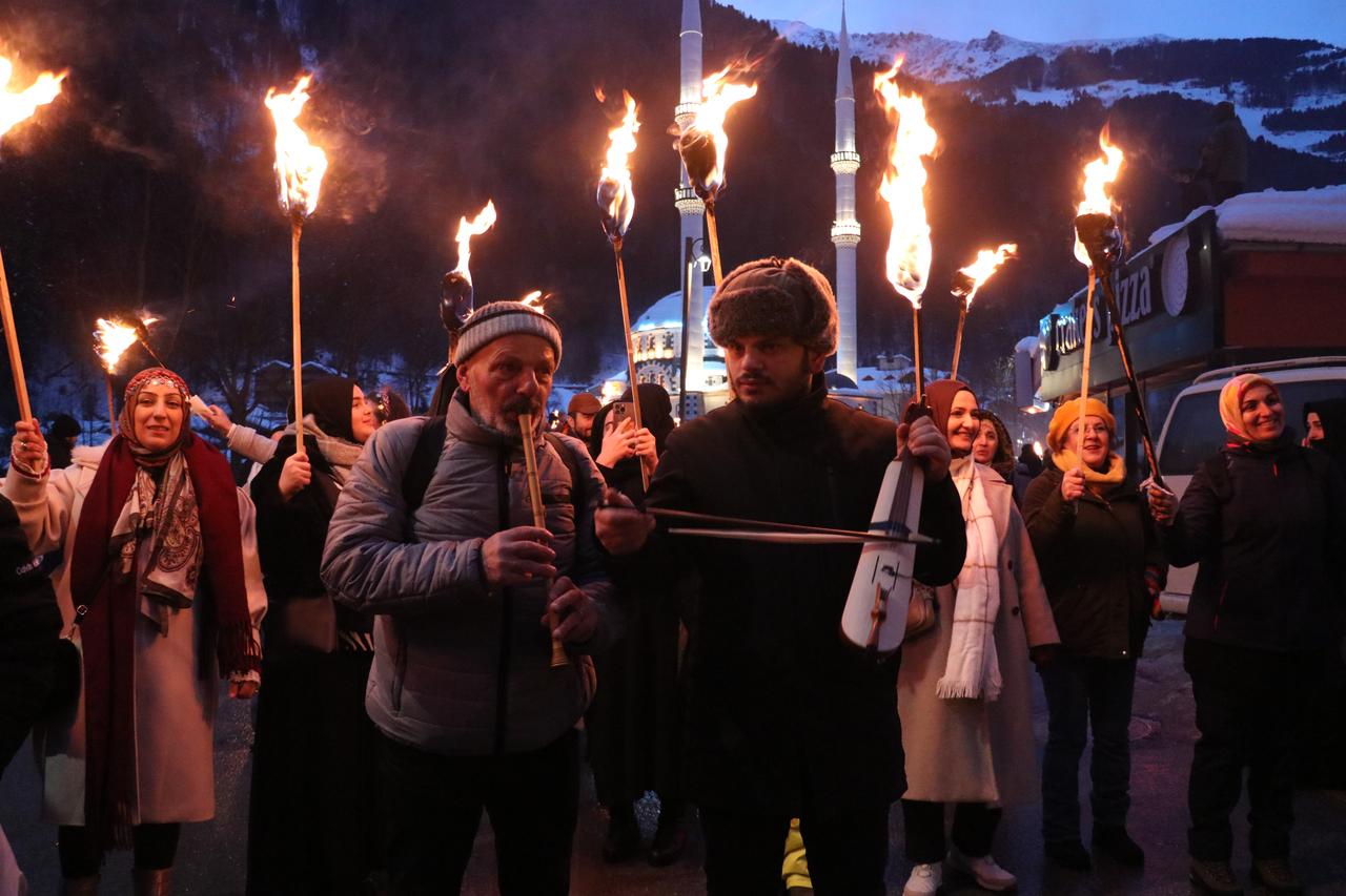 A torch-lit procession marks the opening of the Winter Festival in Uzungol. Trabzon, Türkiye, January 23, 2025. (AA Photo)