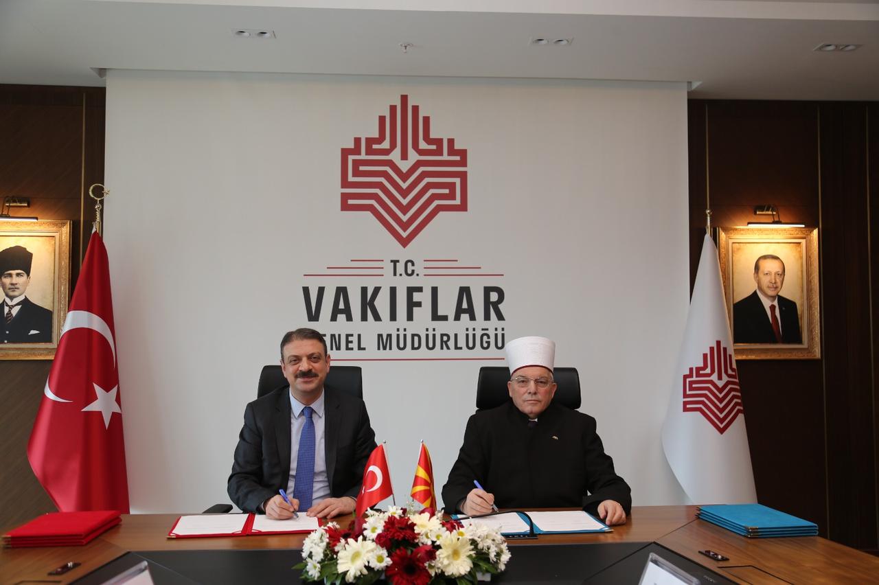 The signing ceremony brought together Director General Sinan Aksu (left) and Sakir Fetai, President of the Islamic Religious Community of North Macedonia (right). Ankara, Türkiye, January 23, 2025. (Türkiye's Directorate General of Foundations/ AA Photo)