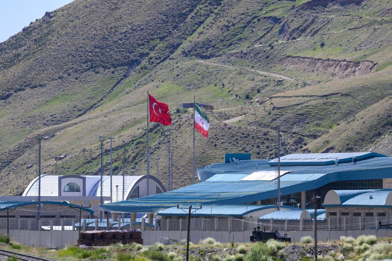 Türkiye preparing buffer zone against potential Iran migration: Report