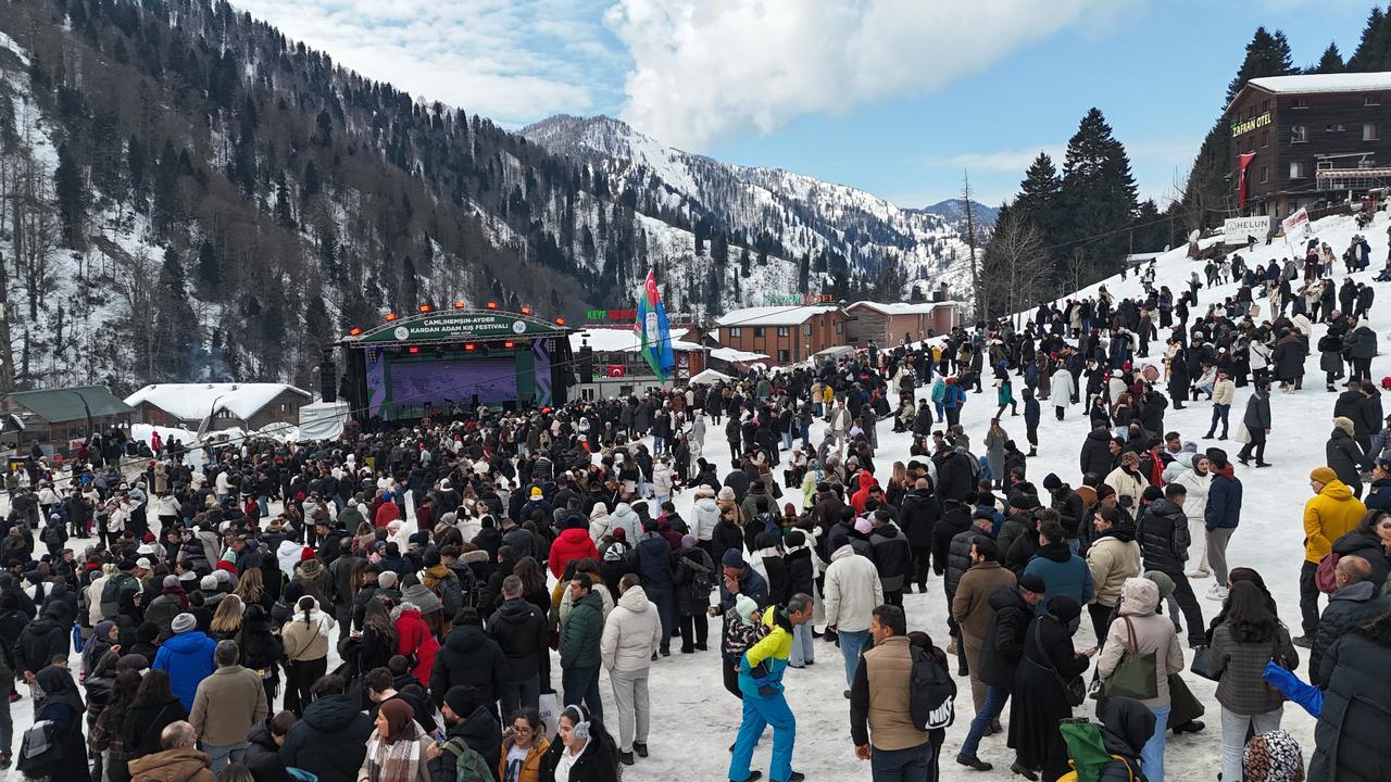 18th Snowman Winter Festival brings color and joy to Rize's Ayder plateau