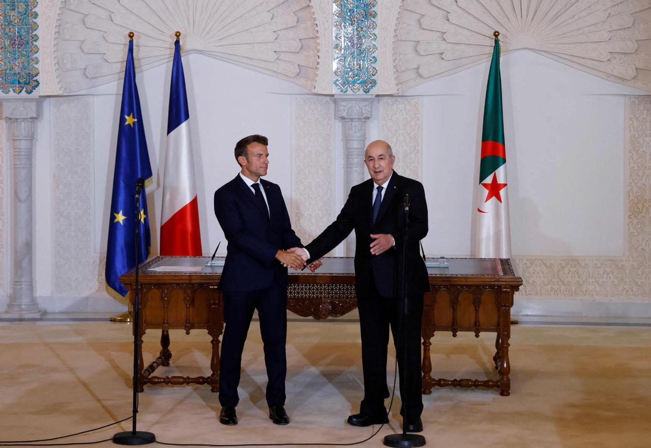 French President Emmanuel Macron and Algeria's President Abdelmadjid Tebboune attend a signing ceremony in the pavilion of honor at Algiers airport, Algiers, Aug. 27, 2022. (AFP Photo)