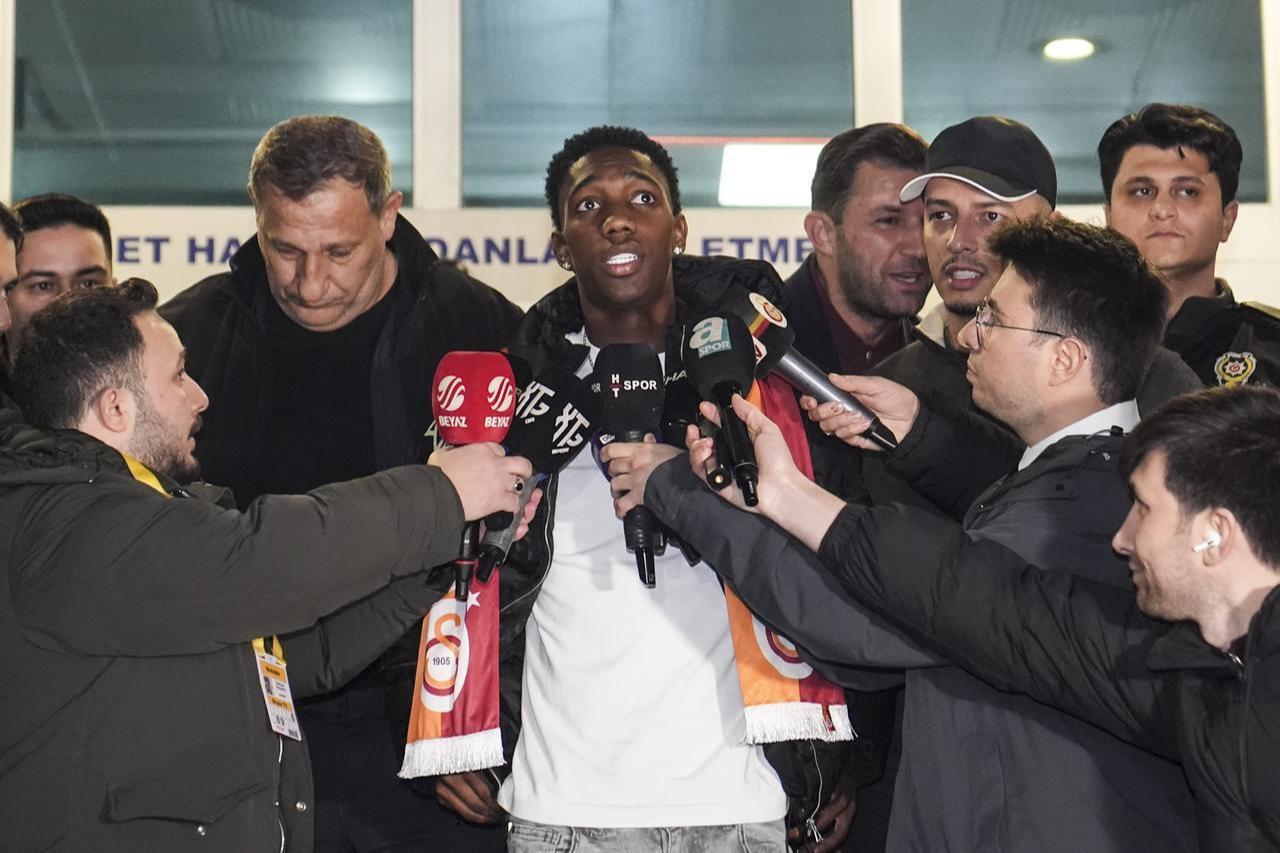 Galatasaray’s new signing Yaser Asprilla speaks to the press after arriving in Istanbul, Türkiye, January 24, 2026. (AA Photo)