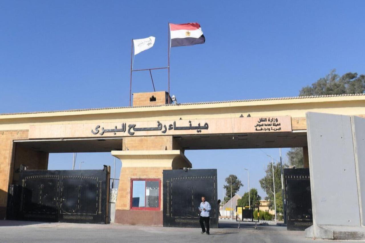 The flag of Egypt sways in the wind on the Egyptian side of the Rafah Border Crossing with the Gaza Strip on September 9, 2024. (AFP Photo)