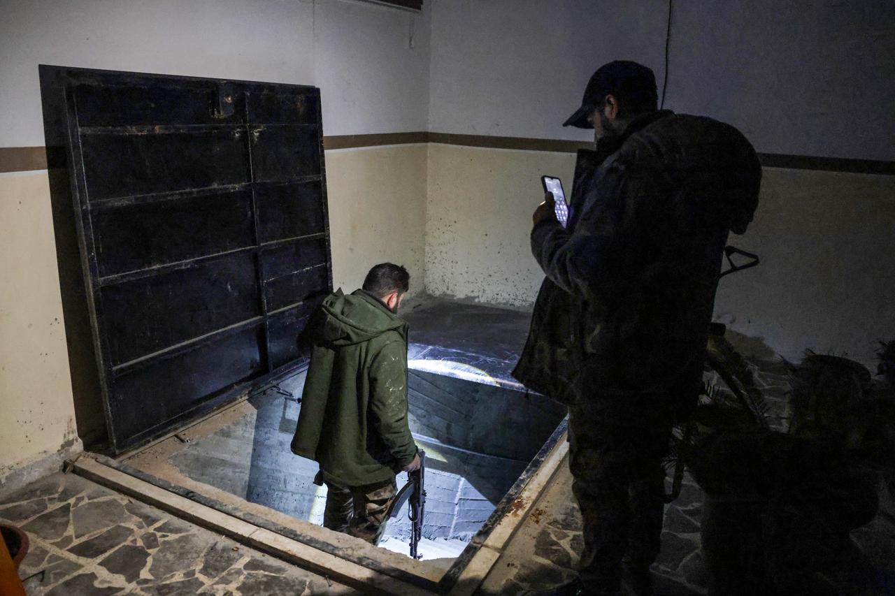 Syrian Army uncovers extensive YPG tunnel network beneath civilian areas in Tabqa