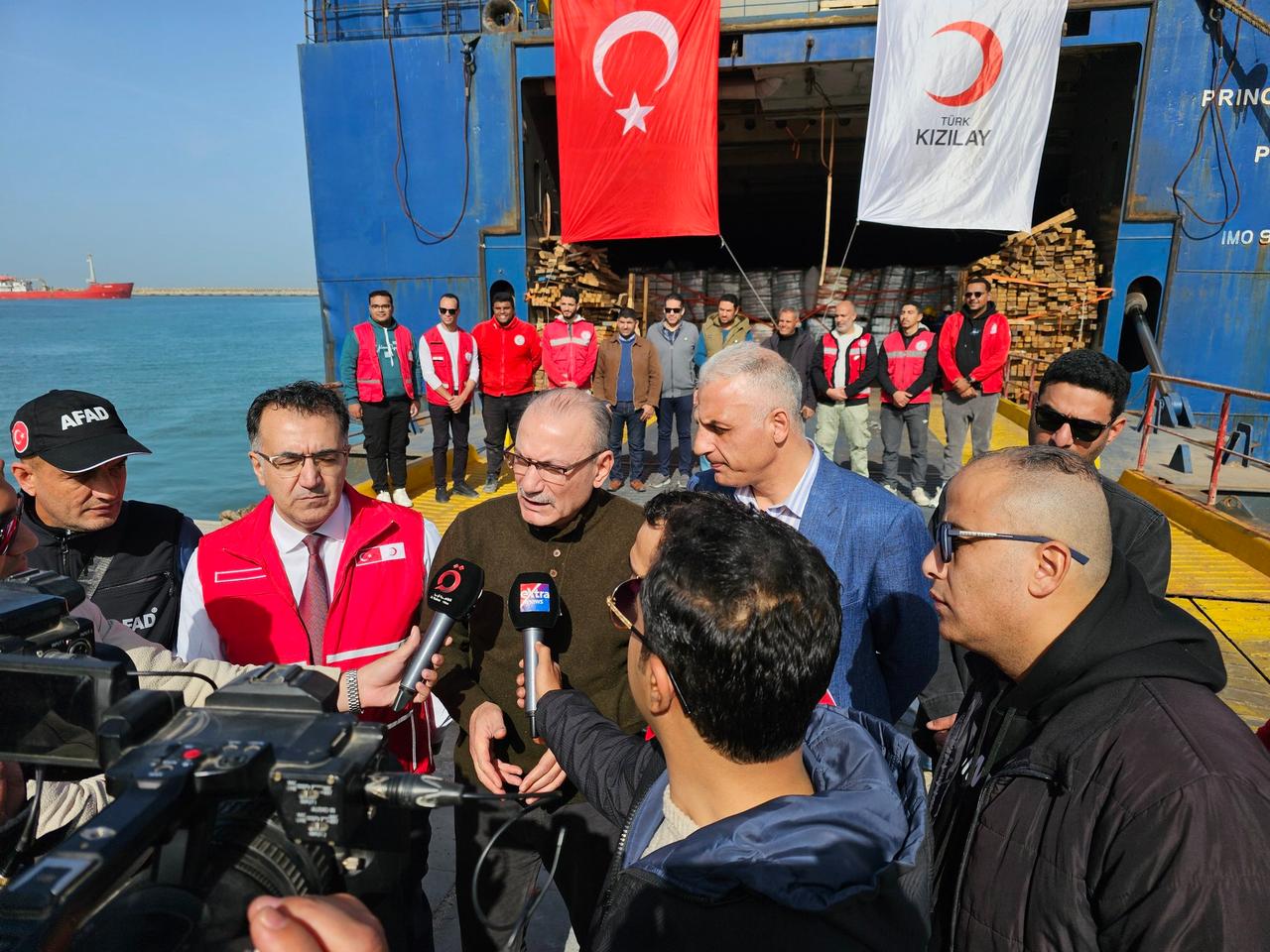 The Turkish Red Crescent’s 20th “Ship of Goodness,” carrying about 1,400 tons of humanitarian supplies prepared for delivery to Gaza, arrived at Egypt’s Al-Arish port in the country’s northeast on 25 Jan 2026. ( Photo via X / @TurkishCairoAmb)