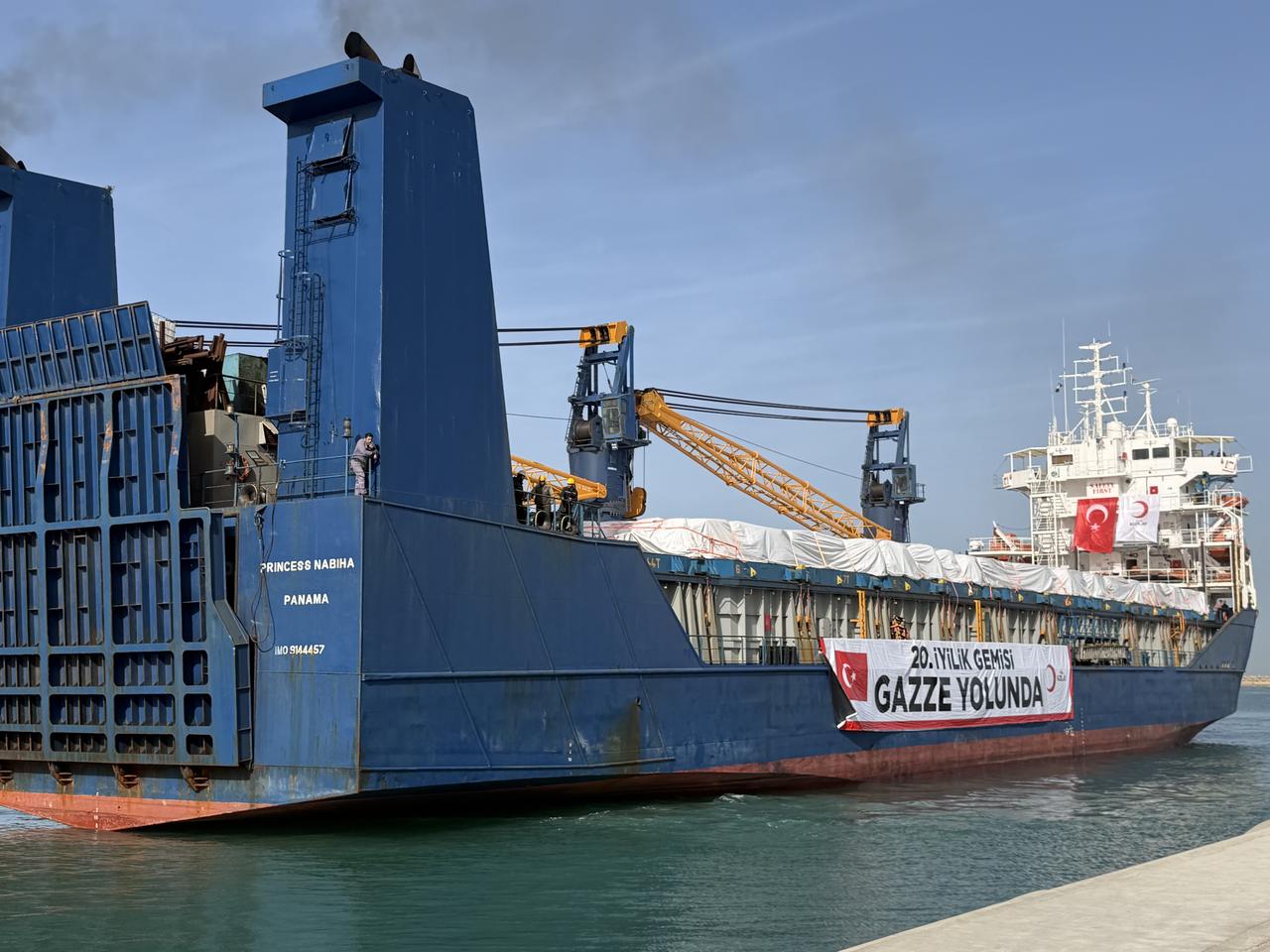 The Turkish Red Crescent’s 20th “Ship of Goodness,” carrying about 1,400 tons of humanitarian supplies prepared for delivery to Gaza, arrived at Egypt’s Al-Arish port in the country’s northeast on 25 Jan 2026. ( AA Photo )