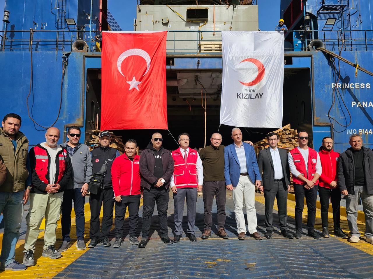 Türkiye’s ambassador to Cairo, Salih Mutlu Sen, in front of Türkiye’s 20th “Ship of Goodness,” which has arrived at Egypt’s Al-Arish port carrying 3,800 pallets of humanitarian supplies , 25 Jan 2026. ( Photo via X / @TurkishCairoAmb)