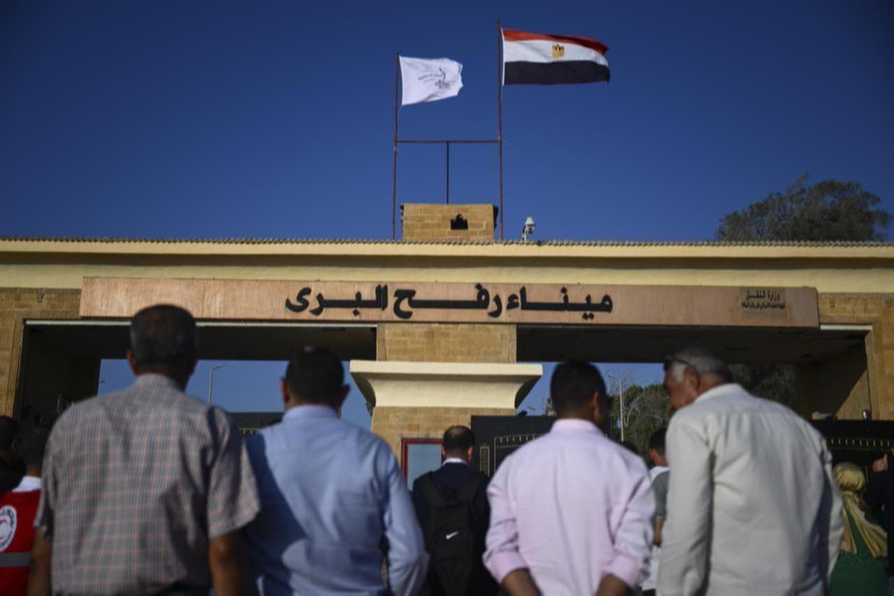 People gather at the Rafah border crossing between Egypt and Gaza in northern Sinai, accessed on Jan. 25, 2026. (AA Photo)