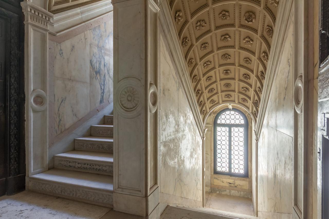 A marble staircase and vaulted corridor inside Ca’ Dario in Venice, Italy, accessed on January 25, 2026. (Courtesy of Christie’s Real Estate)