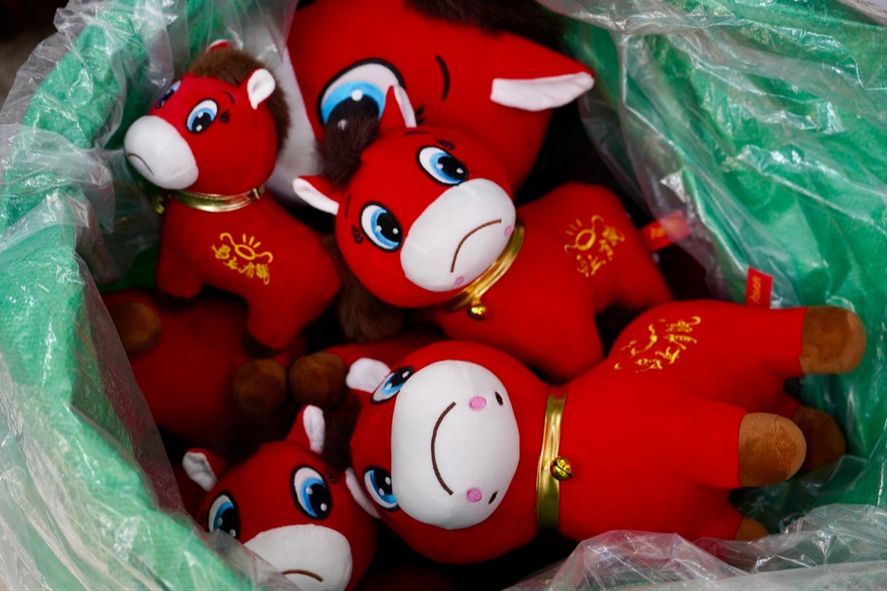 A red horse doll that has gone viral on Chinese social media after a manufacturing error gave it an unusually sad expression ( Photo via X / @investing_china )
