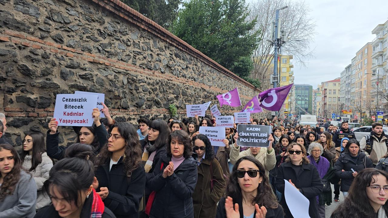 Women march in Istanbul’s Sisli district to protest the killing of Durdona Khokimova, Istanbul, Tükriye, January 25, 2026. (Photo via X / @turkiyegundemtv)