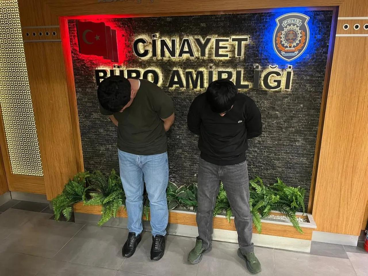 Murder suspects stand with heads lowered in front of the Homicide Bureau signage at Istanbul Police Headquarters, Türkiye, January 26, 2026. (Photo via Türkiye Daily)