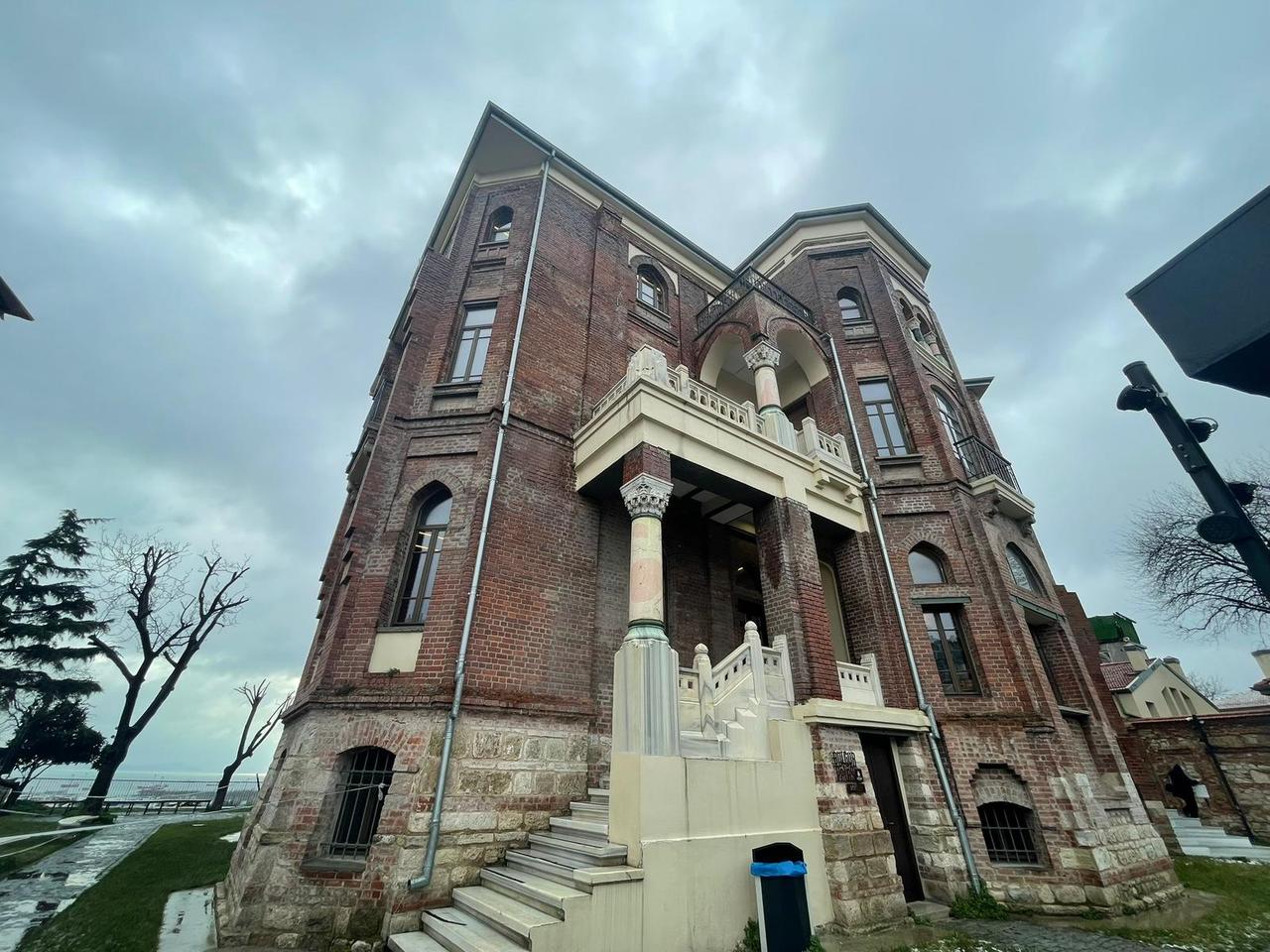 The main entrance and staircase of Bulgur Palace seen from the exterior in Istanbul, Türkiye, Jan. 26, 2026. (Photo by Koray Erdogan/Türkiye Today)